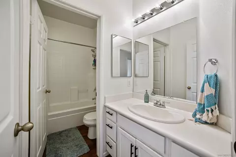 Bath - 318 Diamante Way, Oceanside, CA 92056 photo 2 of 3