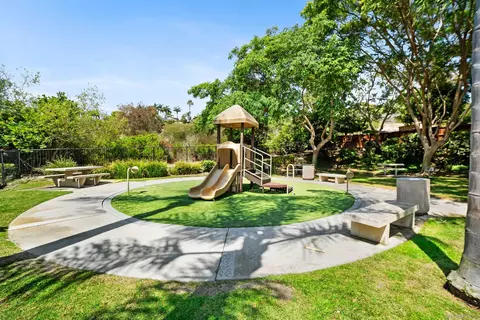 View/Area - 318 Diamante Way, Oceanside, CA 92056 photo 4 of 6