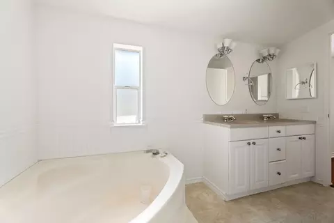 Bath - 3511 Lakeview Dr, Julian, CA 92036 photo 3 of 5