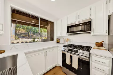 Kitchen - 1122 Grape St, San Marcos, CA 92069 photo 5 of 8