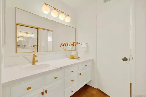 Bath - 1122 Grape St, San Marcos, CA 92069 photo 2 of 8
