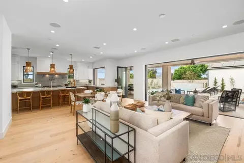 2910 Highland Dr, Carlsbad, CA 92008