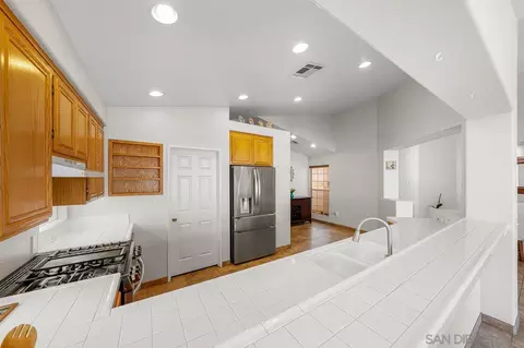 Kitchen - 2617 Lobelia Rd, Alpine, CA 91901 photo 3 of 3