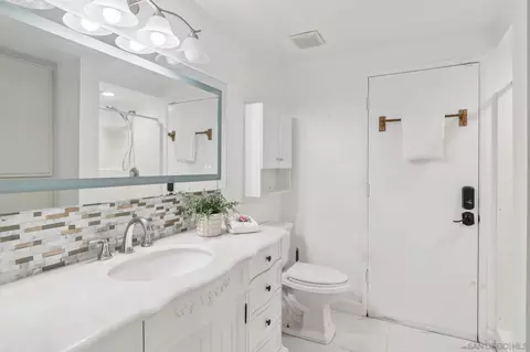 Bath - 11810 Hi Ridge Rd, Lakeside, CA 92040 photo 5 of 5