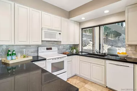 Kitchen - 11810 Hi Ridge Rd, Lakeside, CA 92040 photo 5 of 5