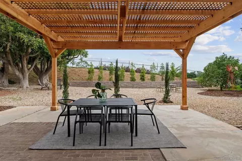 Exterior - 1852 Foxfire Rd, Fallbrook, CA 92028 photo 2 of 11