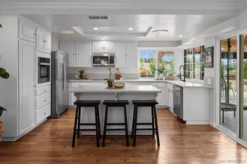 Kitchen - 1852 Foxfire Rd, Fallbrook, CA 92028 photo 2 of 5