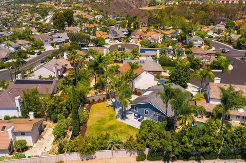 View/Area - 3105 Madera Ct, Carlsbad, CA 92009 photo 5 of 11