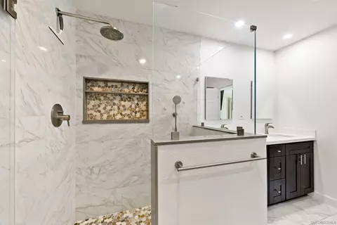 Bath - 13605 Sycamore Tree Ln, Poway, CA 92064 photo 2 of 5