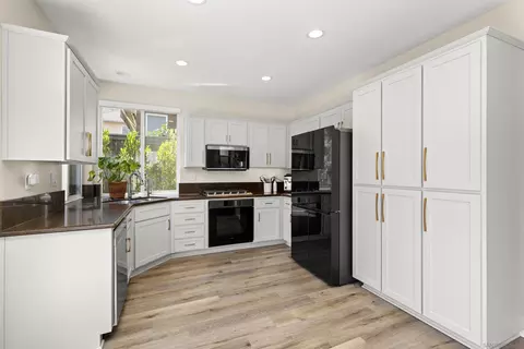 13737 Sorbonne Ct, San Diego, CA 92128