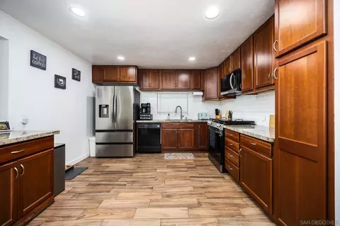Kitchen - 8301 Mission Gorge Rd #SPC 382, Santee, CA 92071 photo 1 of 3