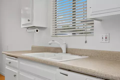 Kitchen - 709 Sunflower St, Encinitas, CA 92024 photo 4 of 5