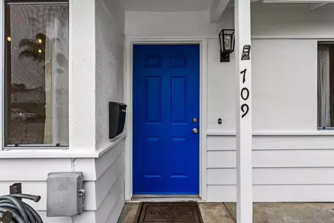 Entry Way - 709 Sunflower St, Encinitas, CA 92024 photo 1 of 1