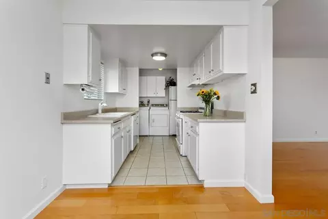 Kitchen - 709 Sunflower St, Encinitas, CA 92024 photo 1 of 5