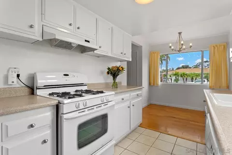 Kitchen - 709 Sunflower St, Encinitas, CA 92024 photo 5 of 5