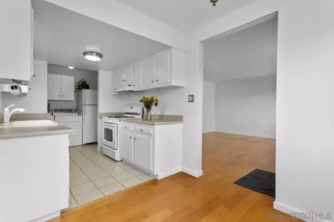 Kitchen - 709 Sunflower St, Encinitas, CA 92024 photo 2 of 5