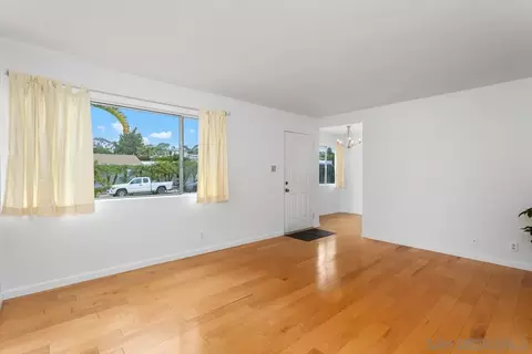 Living - 709 Sunflower St, Encinitas, CA 92024 photo 5 of 6