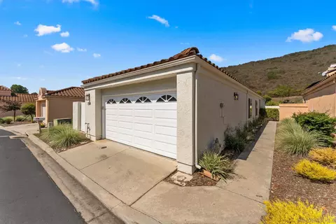 2139 Royal Lytham Gln, Escondido, CA 92026 photo 3