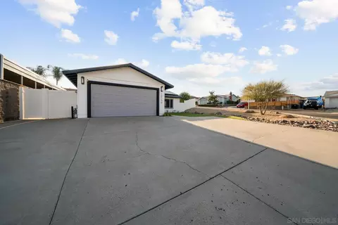 Exterior - 10150 Waynecrest Ln, Santee, CA 92071 photo 18 of 21