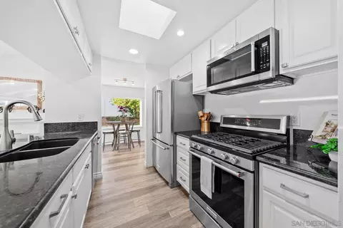 Kitchen - 10150 Waynecrest Ln, Santee, CA 92071 photo 3 of 4