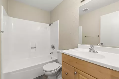 Bath - 12194 Wilsey Way, Poway, CA 92064 photo 2 of 2