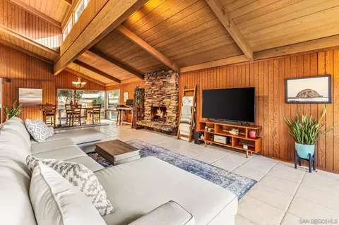 Living - 2260 E Mission Rd, Fallbrook, CA 92028 photo 2 of 4