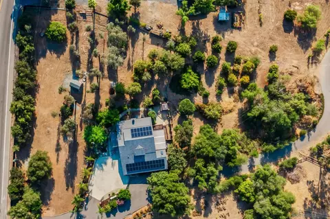 View/Area - 2260 E Mission Rd, Fallbrook, CA 92028 photo 2 of 4