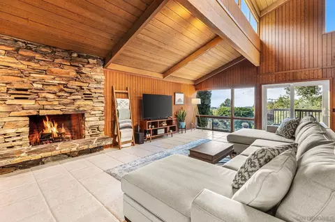 Living - 2260 E Mission Rd, Fallbrook, CA 92028 photo 1 of 4