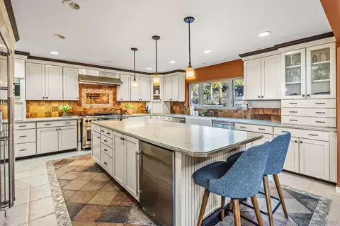 Kitchen - 2260 E Mission Rd, Fallbrook, CA 92028 photo 3 of 5