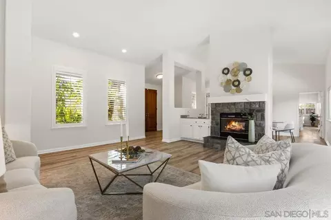 Living - 2084 Roberts Pl, Escondido, CA 92029 photo 3 of 6