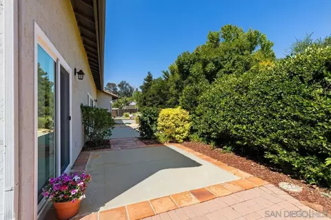 Exterior - 2084 Roberts Pl, Escondido, CA 92029 photo 8 of 14
