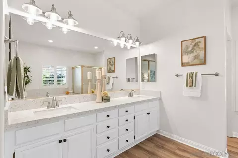 Bath - 2084 Roberts Pl, Escondido, CA 92029 photo 2 of 6