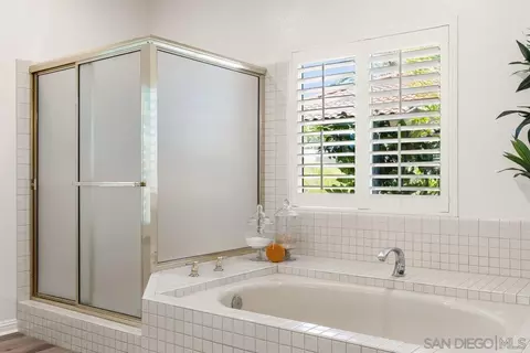 Bath - 2084 Roberts Pl, Escondido, CA 92029 photo 3 of 6