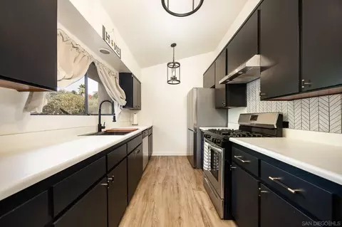 Kitchen - 519 Minnesota St, Fallbrook, CA 92028 photo 2 of 3