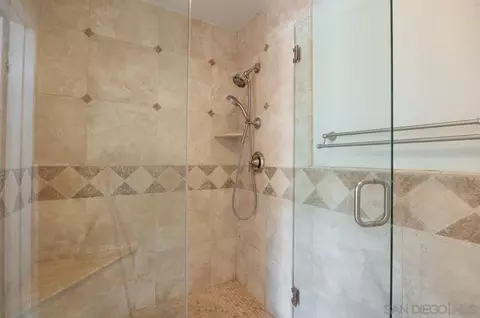 Bath - 13669 Comuna Dr, Poway, CA 92064 photo 4 of 5