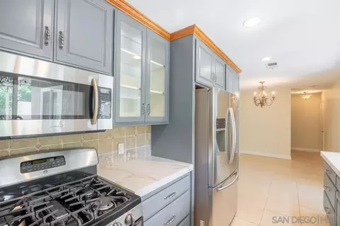 Kitchen - 13669 Comuna Dr, Poway, CA 92064 photo 3 of 4