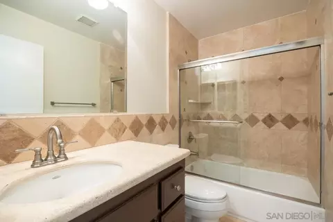 Bath - 13669 Comuna Dr, Poway, CA 92064 photo 1 of 5