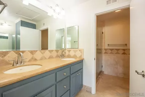 Bath - 13669 Comuna Dr, Poway, CA 92064 photo 2 of 5