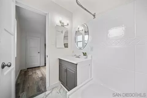 Bath - 453 Westbourne St, La Jolla, CA 92037 photo 2 of 2