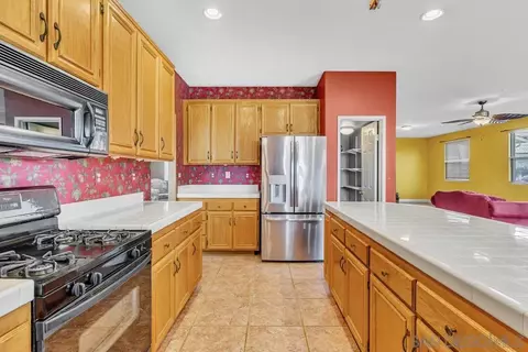 Kitchen - 10496 Chaparral Dr, Santee, CA 92071 photo 8 of 10