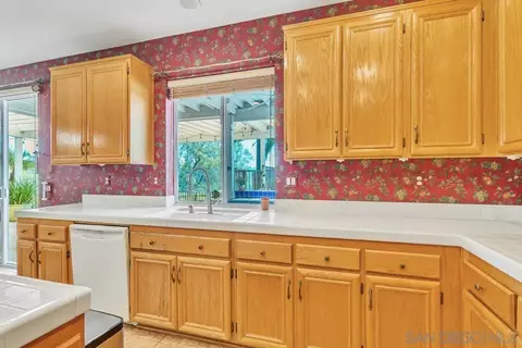 Kitchen - 10496 Chaparral Dr, Santee, CA 92071 photo 7 of 10