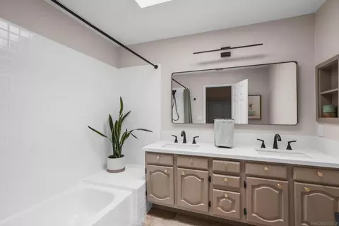 Bath - 4640 Sunburst Rd, Carlsbad, CA 92008 photo 3 of 3