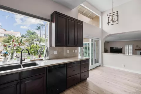 Kitchen - 4640 Sunburst Rd, Carlsbad, CA 92008 photo 2 of 2