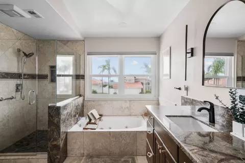 Bath - 4640 Sunburst Rd, Carlsbad, CA 92008 photo 2 of 3