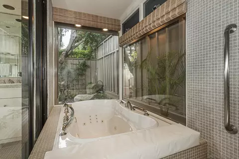 Bath - 1920 Spindrift Dr, La Jolla, CA 92037 photo 2 of 2