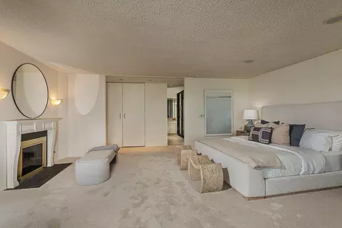 Bedroom - 1920 Spindrift Dr, La Jolla, CA 92037 photo 1 of 3