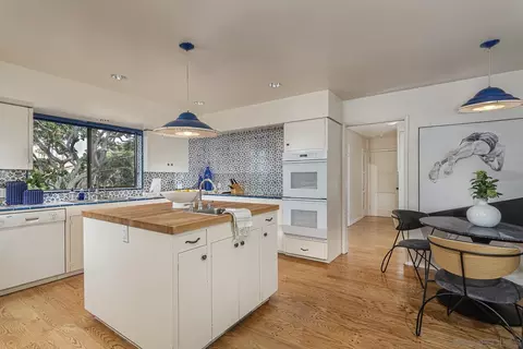 Kitchen - 1920 Spindrift Dr, La Jolla, CA 92037 photo 1 of 2