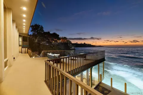View/Area - 1920 Spindrift Dr, La Jolla, CA 92037 photo 3 of 6