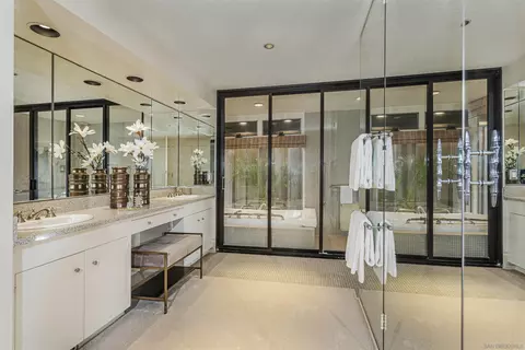 Bath - 1920 Spindrift Dr, La Jolla, CA 92037 photo 1 of 2