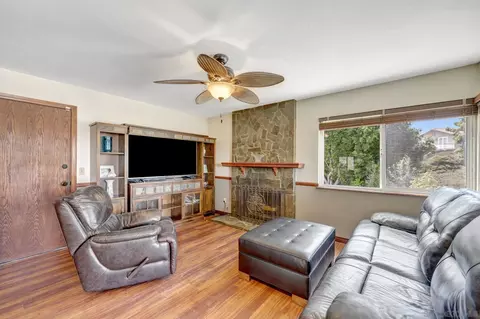 Living - 9818 Ivy St, Spring Valley, CA 91977 photo 2 of 2